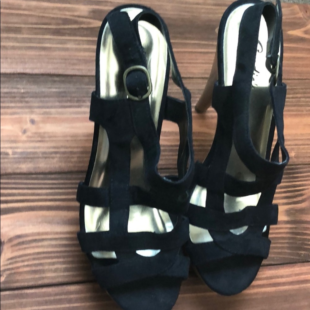 Shoes - Picture 3 of 3